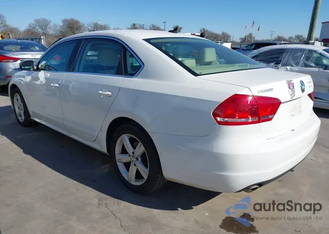 2013 Volkswagen Passat 2.5L Se z USA, uszkodzony, nr VIN 1VWBP7A3XDC079992